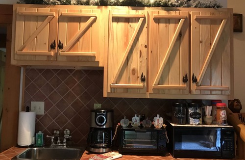 Boone Cabin | A three beds apartment, outside of Boone overlooking the New River.