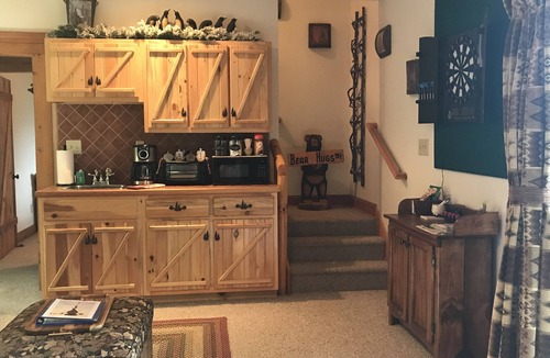 Boone Cabin | A three beds apartment, outside of Boone overlooking the New River.