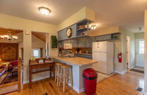 Blowing Rock House | A Treetop Escape close to Boone and Blowing Rock, large deck