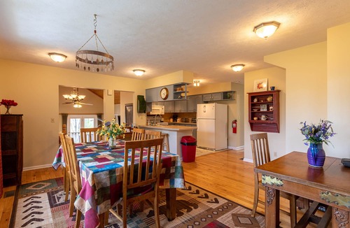 Blowing Rock House | A Treetop Escape close to Boone and Blowing Rock, large deck
