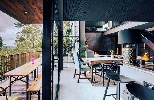 Amberley House | A unique and impressive contemporary home with private hot tub
