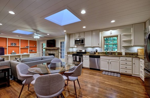 Mirror Lake House | A Walk in the Woods - Family Home near Mirror Lake