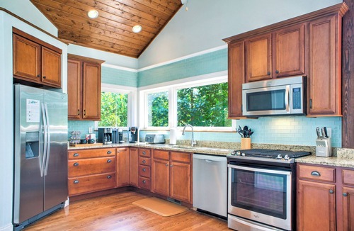 Rambling Ridge House | A Whispering Stream | Luxurious Mountain Home | Hot Tub and Sauna