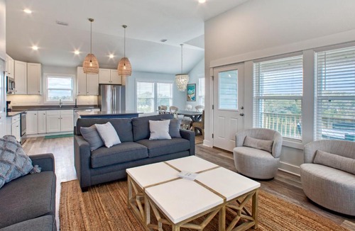 Avon House | A World Away 901