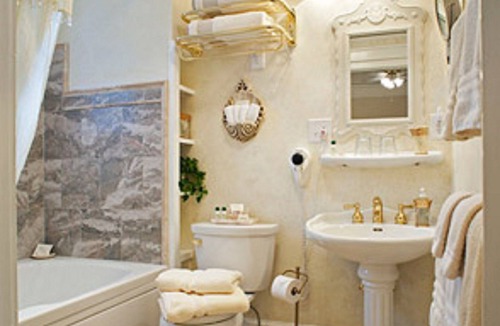 Historic Montford Bed & Breakfast | Abbington Green Bed & Breakfast Inn
