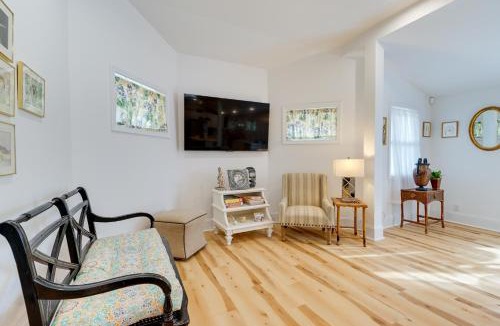 Wilmington House | about 1 Mi to Dtwn Wilmington Home with Patio!