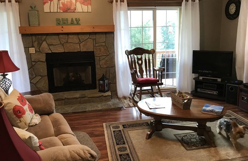 Maggie Valley House | ABOVE AVERAGE GETAWAY WITH A GREAT MTN VIEW