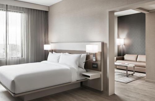 Barclay Downs Hotel | AC Hotel by Marriott Charlotte SouthPark