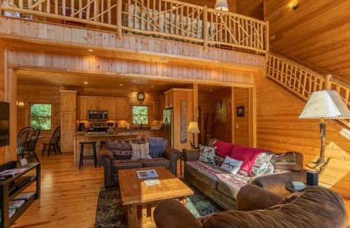 Seven Devils House | Acorn Lodge with hot tub pool table