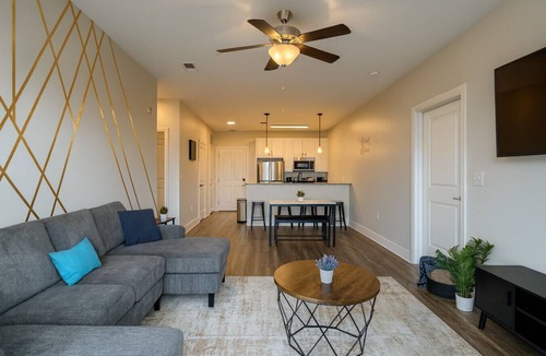 Glen Iris Apartment | Across from UAB|Spacious Retreat 02C