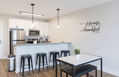 Glen Iris Apartment | Across from UAB|Spacious Retreat 02C