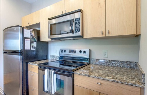 Edgehill Condo | Across from Vanderbilt - Furnished 1BR - Balcony, Parking, Laundry, WiFi, Pet Friendly - 6 mth min