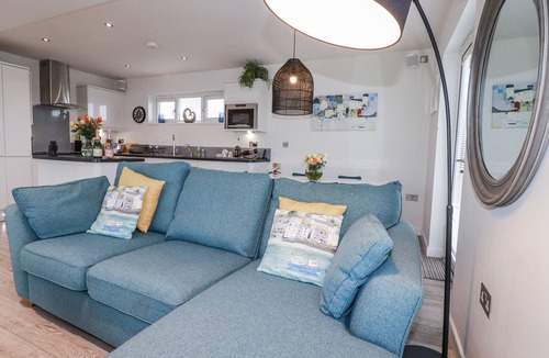 Portreath Cottage | ADELAIDE, pet friendly, with pool in Portreath