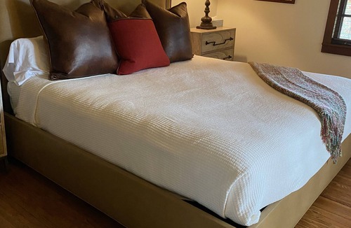 Cashiers Cabin | Adirondack Lodge that has glorious Mountain Views and Lake Glenville peeks