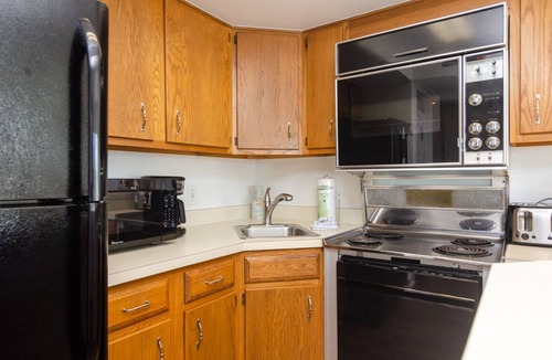 Wrightsville Beach Condo | Adorable 1BR Condo Steps to Johnnie Mercer’s!
