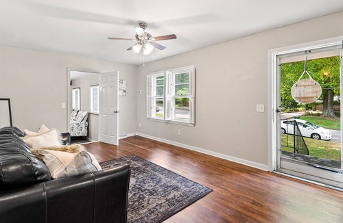 Eden House | Adorable 3 bedroom home in the heart of Eden!