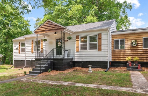 Eden House | Adorable 3 bedroom home in the heart of Eden!
