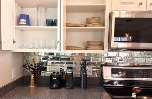 First Ward Condo | Adorable apartment uptown