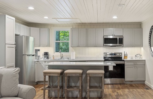 Cashiers House | Adorable Cabin! Walk to Downtown!