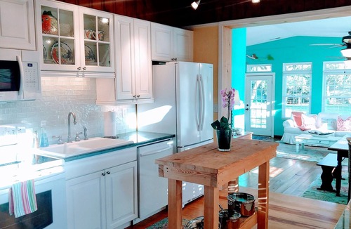 Yaupon Beach Cottage | Adorable Cottage By the Sea - Ocean View - 1/2 Block Walk to Beach - Fenced Yard