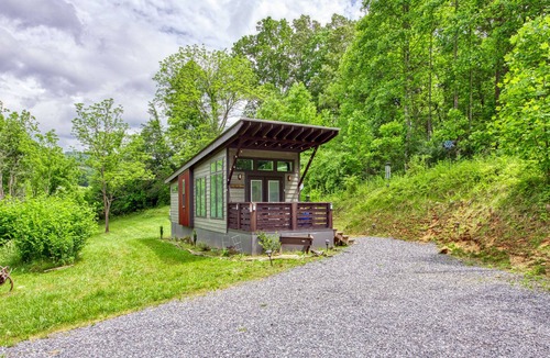 Qualla House | Adorable tiny bungalow with furnished, covered porch, large Smart TV, & W/D