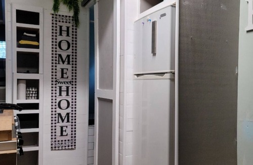 Stokes House | Adorable Tiny House that's pet friendly! HOT TUB. Walk to popular wedding venue.