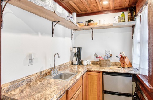 Lake Junaluska Apartment | Adorable Wooded Getaway w/Free WiFi, Shared Pool, Kitchenette & Great Location