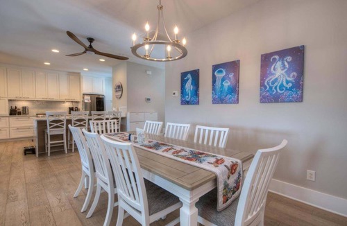 Long Beach House | Adventures on Yacht: Elegant 5BR/5BA, Waterway, Dock, Pool, Hot Tub, Sleeps 11