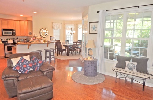 Hampstead House | Agave Palms On Gold Leaf-BeachLife,Private Large Backyard,Grill,FirePit + More!