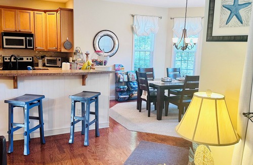 Hampstead House | Agave Palms On Gold Leaf-BeachLife,Private Large Backyard,Grill,FirePit + More!