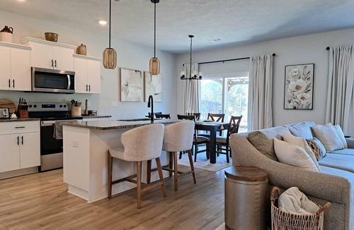 Warrenville House | Aiken Hillside Home 2 bedroom plus office, Monthly Stays Welcome