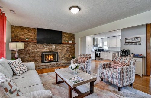 Asheville House | Aiken Rd - 6 BR - hot tub and game room
