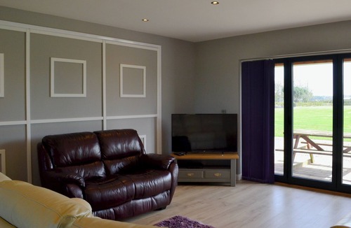 Lincoln Cottage | Aimmee's Lodge - UKC2203