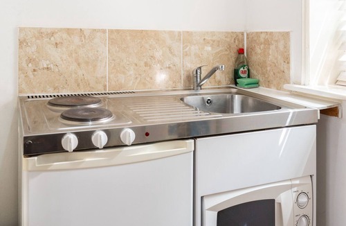 Tower Hill Apartment | Aldgate London City Boutique Studio 3