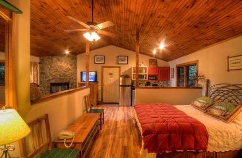 Boone House | Algonquin Cottage