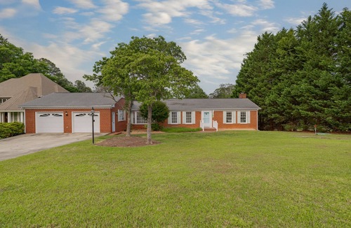Myrick Estates House | All the comforts of home in a gorgeous, relaxing lakefront home