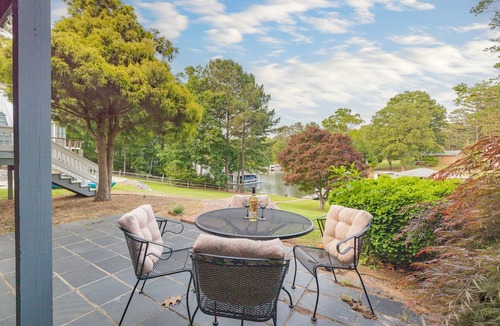 Myrick Estates House | All the comforts of home in a gorgeous, relaxing lakefront home