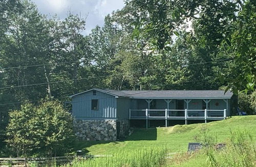 Creston House | Almost Heaven - Quiet Mountain Home