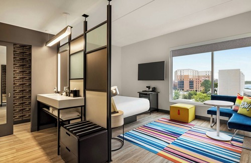 Downtown Wilmington Hotel | Aloft by Marriott Wilmington at Coastline Center