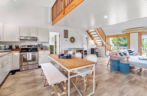 Southern Shores House | Aloha on the Atlantic: Hot Tub, 3min Walk to Beach