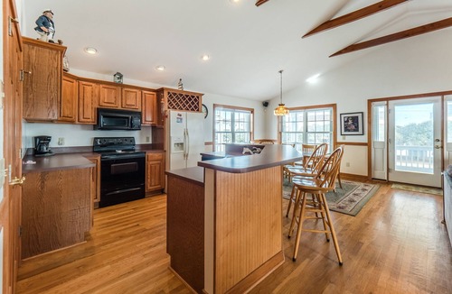 Kure Beach House | Along the Shore | Ocean View, Walk to the Beach!