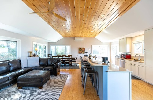 Blowing Rock House | Alpenglow - App Ski Mountain! Views! Yard!
