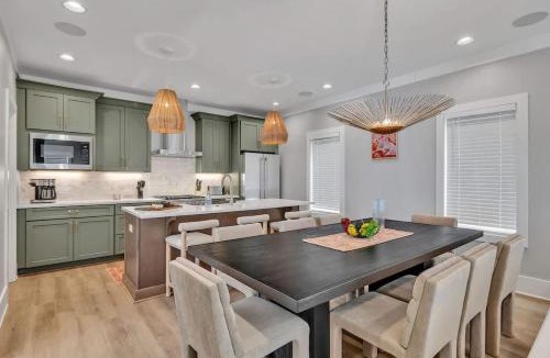 Berry Hill House | Alto-Private Rooftop Deck-8 Mins to Broadway