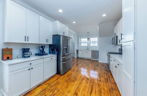 New Bern House | Amazing 3 BR Home | 5 mins to DT | Pet Friendly