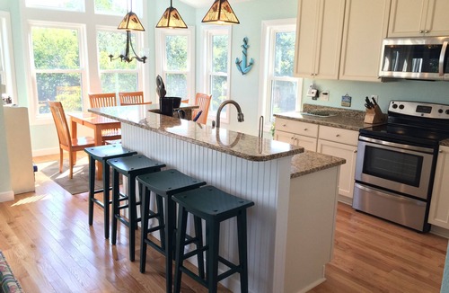 Southern Shores House | AMAZING-4BR BEACH HOUSE-HOT TUB-Free Linens-GREAT LOCATION-Keyless Entry-VolleyB