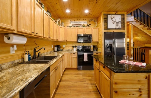 Whittier Cabin | *Amazing 5BR 5.5BA* Theater/Hot Tub/Game Room/Mtn Views