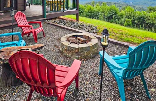 Murphy Cabin | Amazing chalet with mountain views, wraparound porch, firepit, & hot tub
