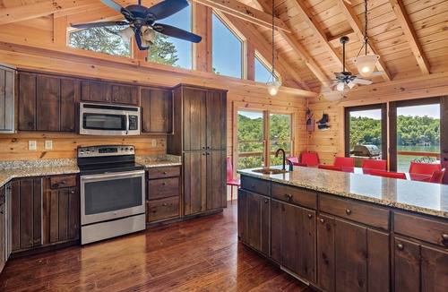 Lake Lure Cabin | Amazing LAKE FRONT Log Cabin