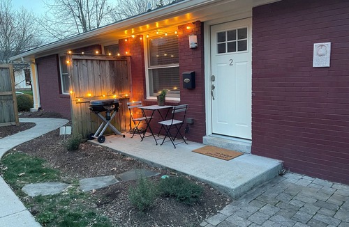 Historic Edgefield Apartment | Amazing location, home office in trendy East Nashville