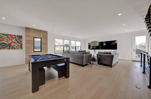 Charlotte Villa | Amazing Location! Rooftop Patio, Pool & Game room!